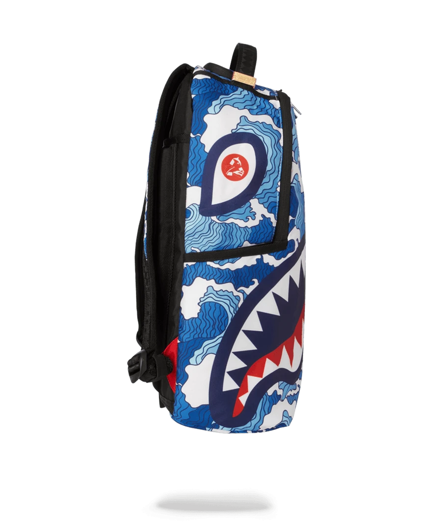 SPRAYGROUND® BAGS THE SHARK WAVE (made From 100% Recycled Plastic Bottles From The Ocean) 5 SPRAYGROUND® BAGS THE SHARK WAVE (made From 100% Recycled Plastic Bottles From The Ocean)