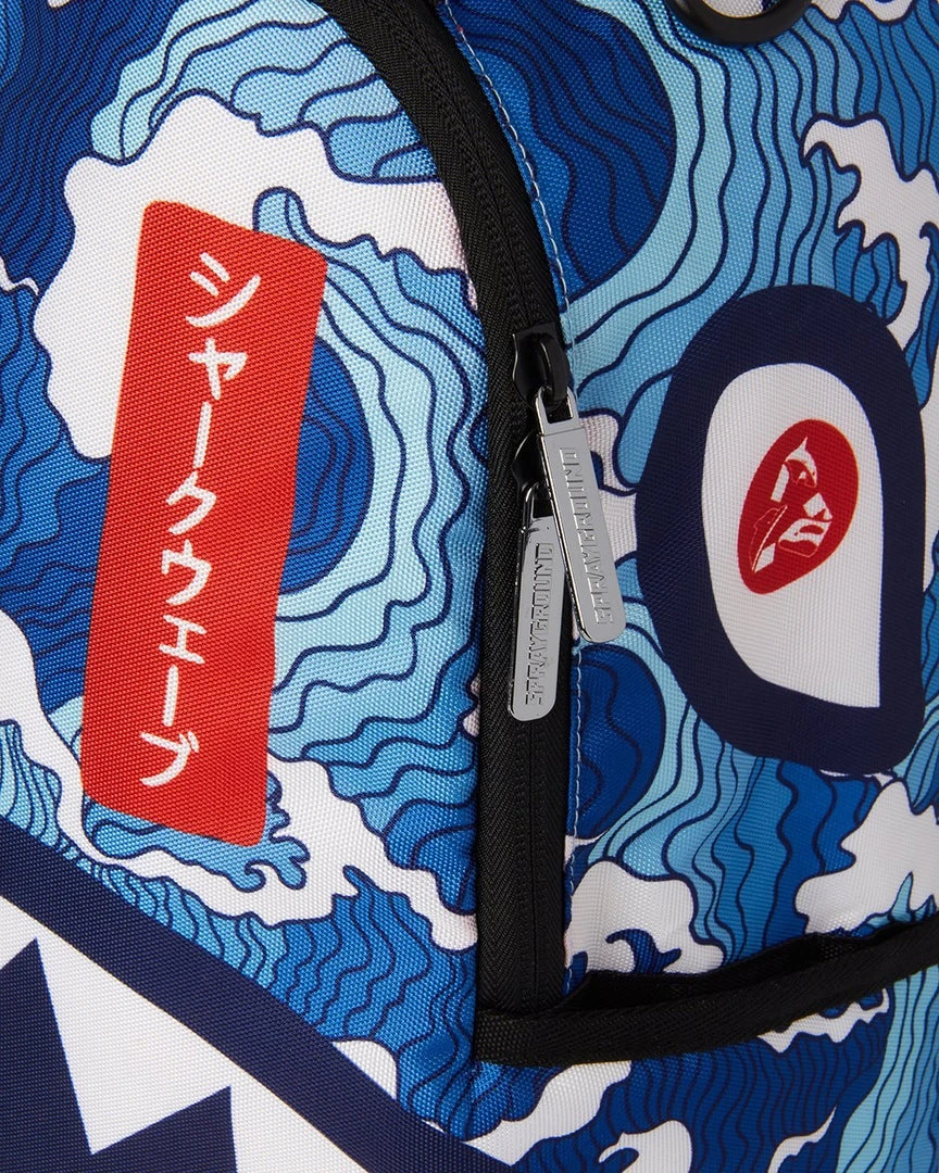 SPRAYGROUND® BAGS THE SHARK WAVE (made From 100% Recycled Plastic Bottles From The Ocean) 8 SPRAYGROUND® BAGS THE SHARK WAVE (made From 100% Recycled Plastic Bottles From The Ocean)