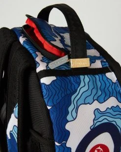 SPRAYGROUND® BAGS THE SHARK WAVE (made From 100% Recycled Plastic Bottles From The Ocean) 22 SPRAYGROUND® BAGS THE SHARK WAVE (made From 100% Recycled Plastic Bottles From The Ocean)