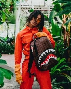 SPRAYGROUND® BAGS SHARKS AND SKULLS BACKPACK (DLXV) 20 SPRAYGROUND® BAGS SHARKS AND SKULLS BACKPACK (DLXV)