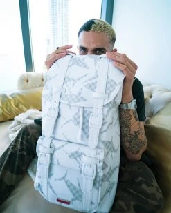 SPRAYGROUND® SHARK CHECK (WHITE) HILLS BACKPACK