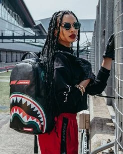 SPRAYGROUND® BAGS FORMULA 1 OFFICIAL RACE TEAM BACKPACK (DLXV) 25 SPRAYGROUND® BAGS FORMULA 1 OFFICIAL RACE TEAM BACKPACK (DLXV)