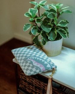 SPRAYGROUND® ROSE ALL DAY LA PALAIS CROSSOVER CLUTCH CROSSOVER CLUTCHES