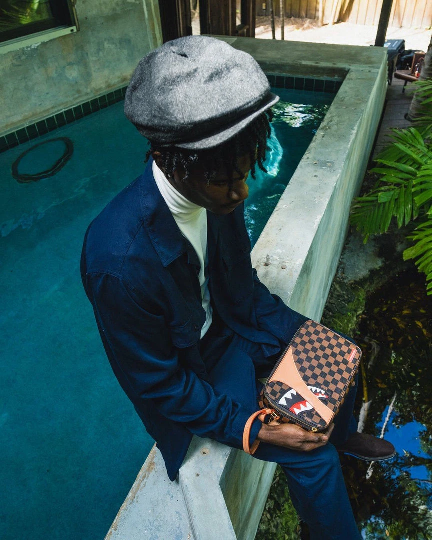 SPRAYGROUND® HENNY AIR TO THE THRONE TOILETRY 6 SPRAYGROUND® HENNY AIR TO THE THRONE TOILETRY