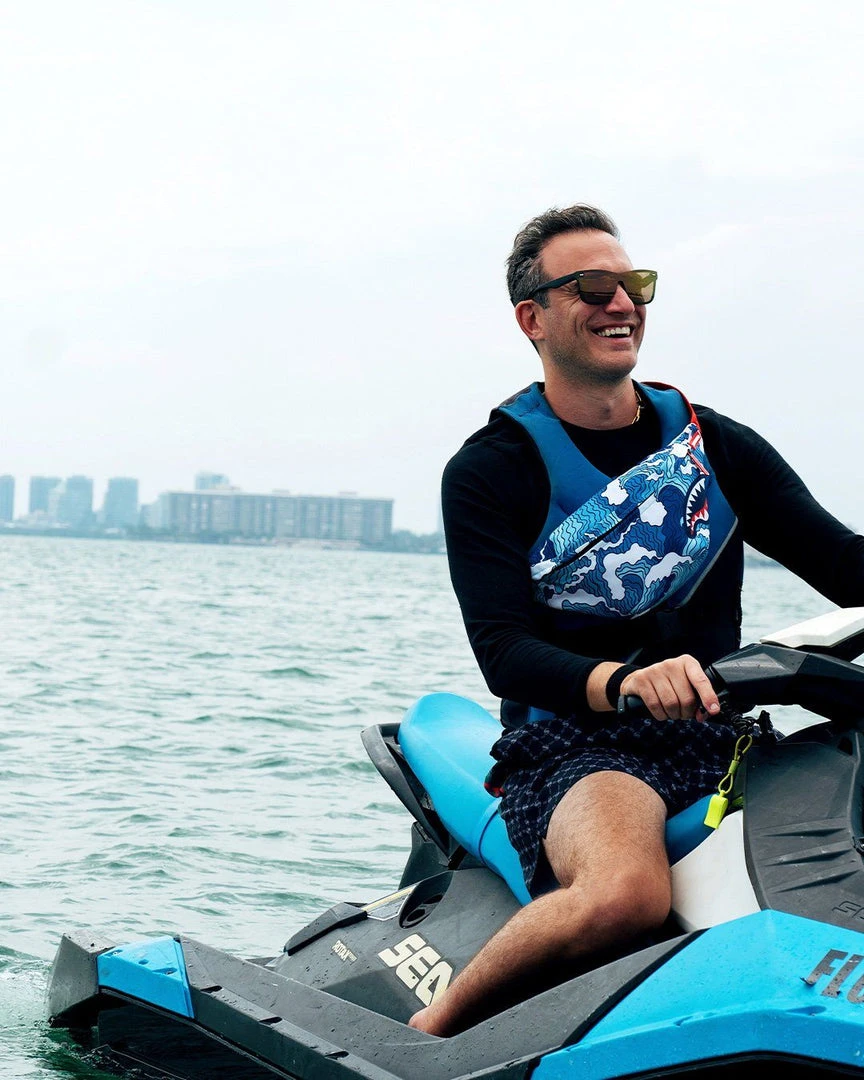 SPRAYGROUND® SHARK WAVE SAVVY CROSSBODY 4 SPRAYGROUND® SHARK WAVE SAVVY CROSSBODY