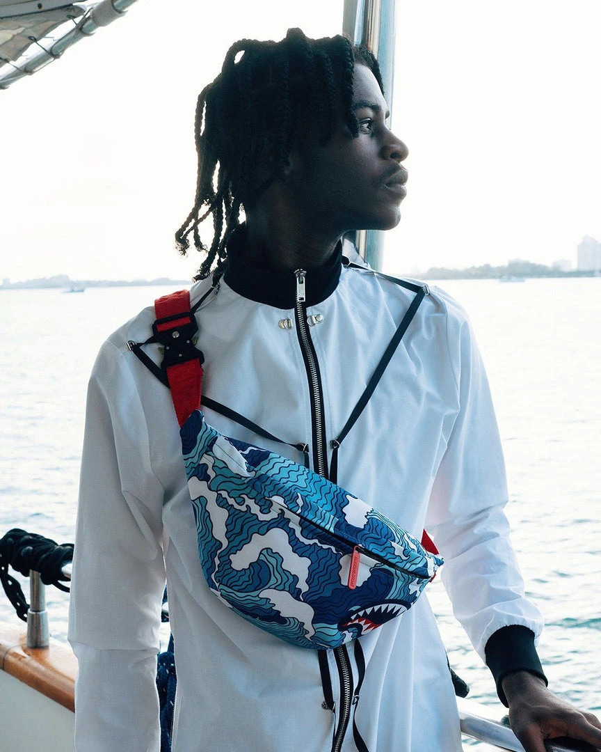 SPRAYGROUND® SHARK WAVE SAVVY CROSSBODY 6 SPRAYGROUND® SHARK WAVE SAVVY CROSSBODY