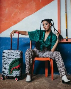 SPRAYGROUND® NIGHT NIGHT SHARKNAUTICS HARDSHELL CARRY-ON LUGGAGE 31 SPRAYGROUND® NIGHT NIGHT SHARKNAUTICS HARDSHELL CARRY-ON LUGGAGE