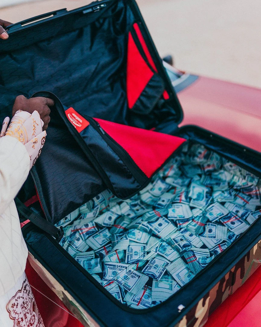 SPRAYGROUND® JUNGLE PARIS 29.5” FULL-SIZE SHARKITECTURE LUGGAGE FULL-SIZE LUGGAGE 17 SPRAYGROUND® JUNGLE PARIS 29.5” FULL-SIZE SHARKITECTURE LUGGAGE FULL-SIZE LUGGAGE