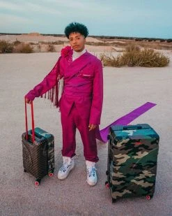 SPRAYGROUND® JUNGLE PARIS 29.5” FULL-SIZE SHARKITECTURE LUGGAGE FULL-SIZE LUGGAGE 37 SPRAYGROUND® JUNGLE PARIS 29.5” FULL-SIZE SHARKITECTURE LUGGAGE FULL-SIZE LUGGAGE