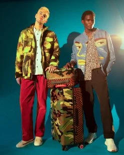 SPRAYGROUND® JUNGLE PARIS 29.5” FULL-SIZE SHARKITECTURE LUGGAGE FULL-SIZE LUGGAGE 38 SPRAYGROUND® JUNGLE PARIS 29.5” FULL-SIZE SHARKITECTURE LUGGAGE FULL-SIZE LUGGAGE