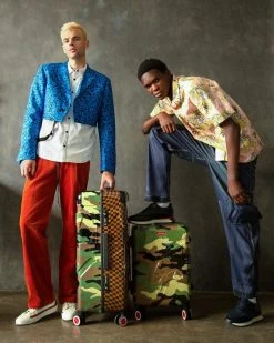 SPRAYGROUND® JUNGLE PARIS 29.5” FULL-SIZE SHARKITECTURE LUGGAGE FULL-SIZE LUGGAGE 39 SPRAYGROUND® JUNGLE PARIS 29.5” FULL-SIZE SHARKITECTURE LUGGAGE FULL-SIZE LUGGAGE