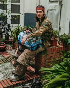 SPRAYGROUND® NOAHS SH-ARK LARGE DUFFLE BAGS 16 SPRAYGROUND® NOAHS SH-ARK LARGE DUFFLE BAGS