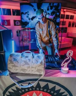 SPRAYGROUND® SHARK CHECK (WHITE) DUFFLE