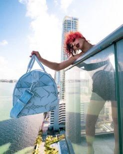 SPRAYGROUND® SHARK CHECK (WHITE) DUFFLE