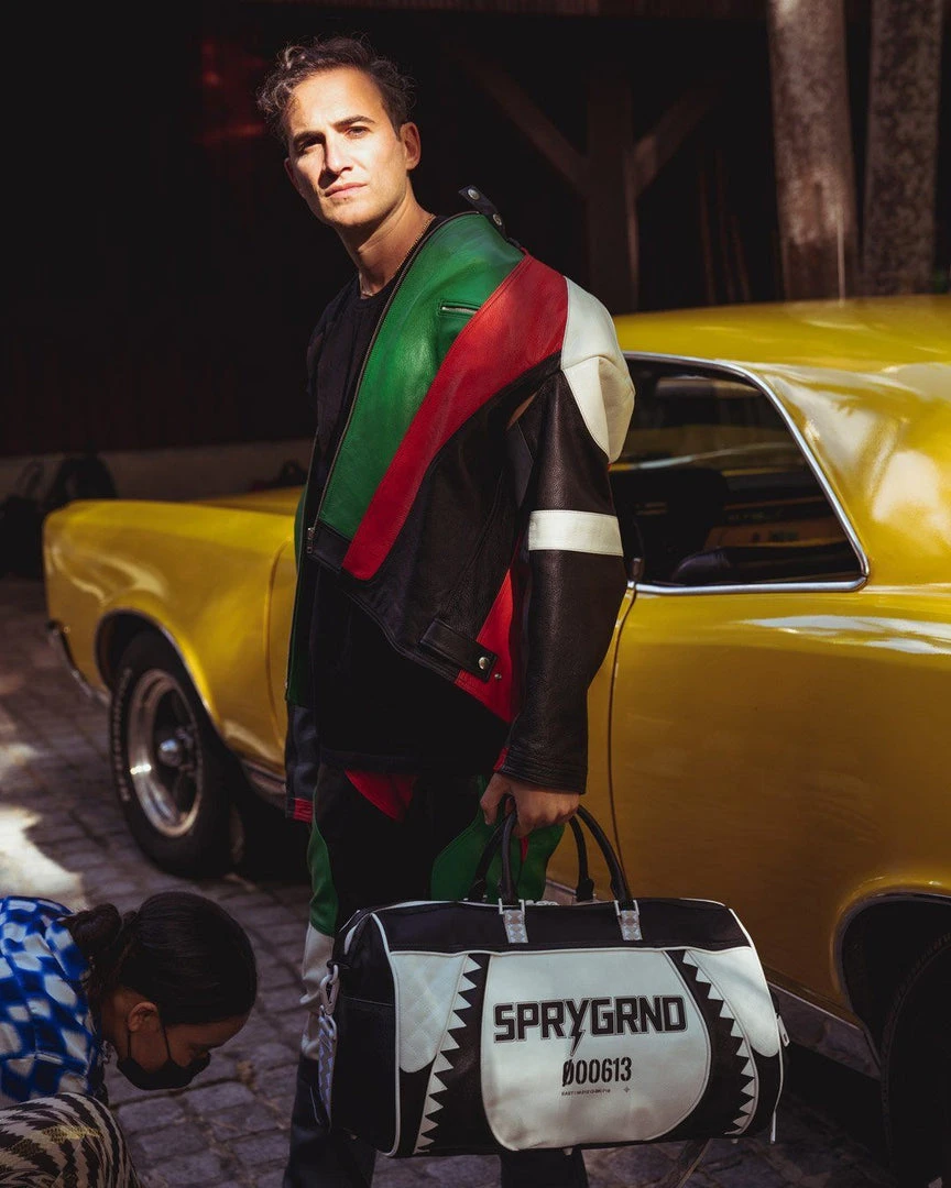 SPRAYGROUND® SWERVE DUFFLE 8 SPRAYGROUND® SWERVE DUFFLE