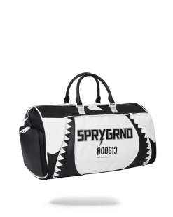 SPRAYGROUND® SWERVE DUFFLE 21 SPRAYGROUND® SWERVE DUFFLE