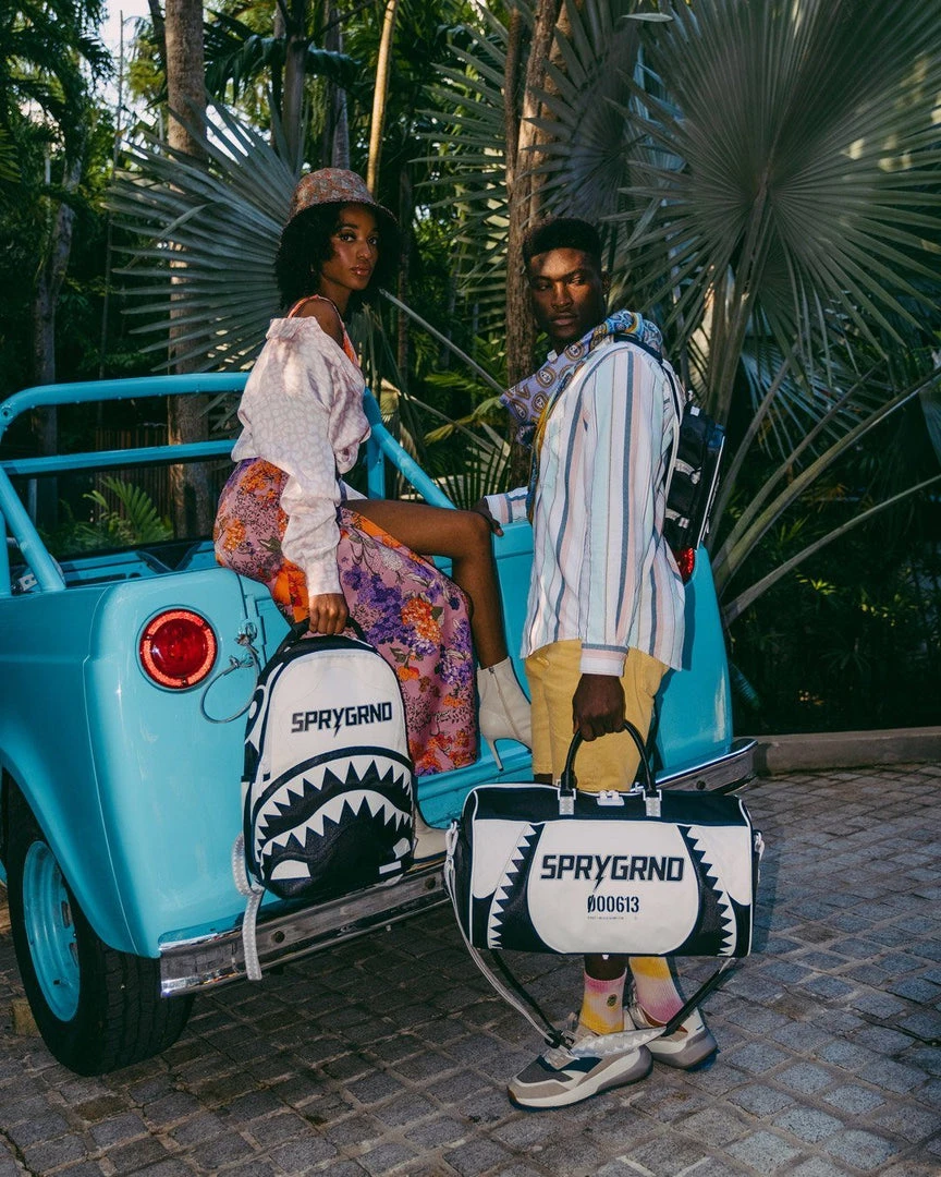 SPRAYGROUND® SWERVE DUFFLE 12 SPRAYGROUND® SWERVE DUFFLE