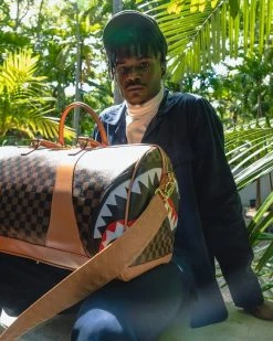 SPRAYGROUND® HENNY AIR TO THE THRONE DUFFLE BAGS 21 SPRAYGROUND® HENNY AIR TO THE THRONE DUFFLE BAGS