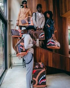 SPRAYGROUND® HENNY AIR TO THE THRONE DUFFLE BAGS 25 SPRAYGROUND® HENNY AIR TO THE THRONE DUFFLE BAGS