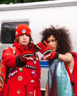 SPRAYGROUND® THE GLOBAL EXPEDITION GLOVES APPAREL+GEAR