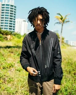 SPRAYGROUND® ANGLED ZIP ATTACK SHARK WINDBREAKER APPAREL+GEAR