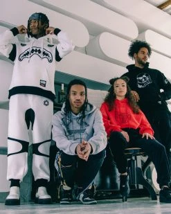 SPRAYGROUND® STAR WARS MANDALORIAN TRINITY HOODY APPAREL+GEAR 24 SPRAYGROUND® STAR WARS MANDALORIAN TRINITY HOODY APPAREL+GEAR