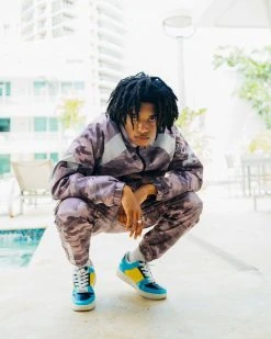 SPRAYGROUND® SHARK CHECK WINDBREAKER JOGGER (PURPLE)