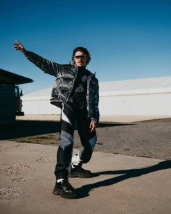 SPRAYGROUND® MONEYGRAM PUFFER JACKET (PLATINUM) APPAREL+GEAR