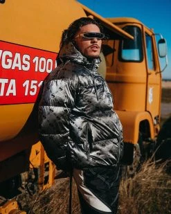 SPRAYGROUND® MONEYGRAM PUFFER JACKET (PLATINUM) APPAREL+GEAR