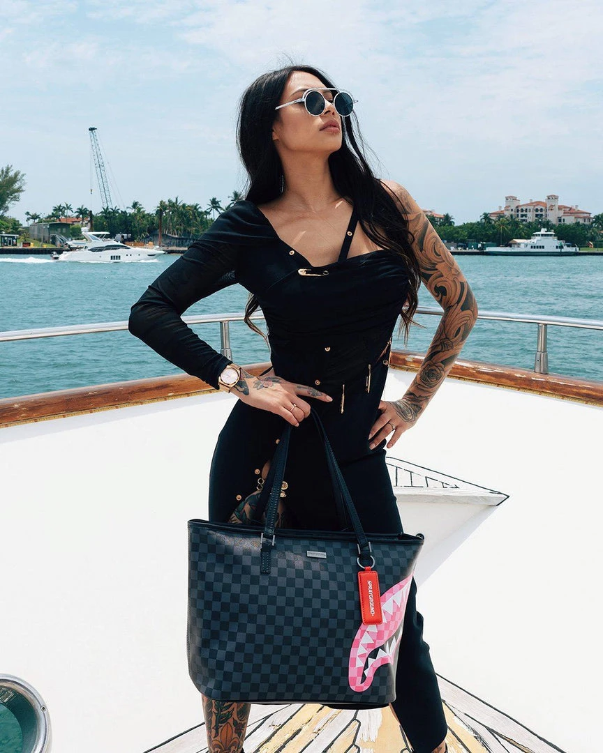 SPRAYGROUND® SHARKS IN CANDY TOTE 8 SPRAYGROUND® SHARKS IN CANDY TOTE